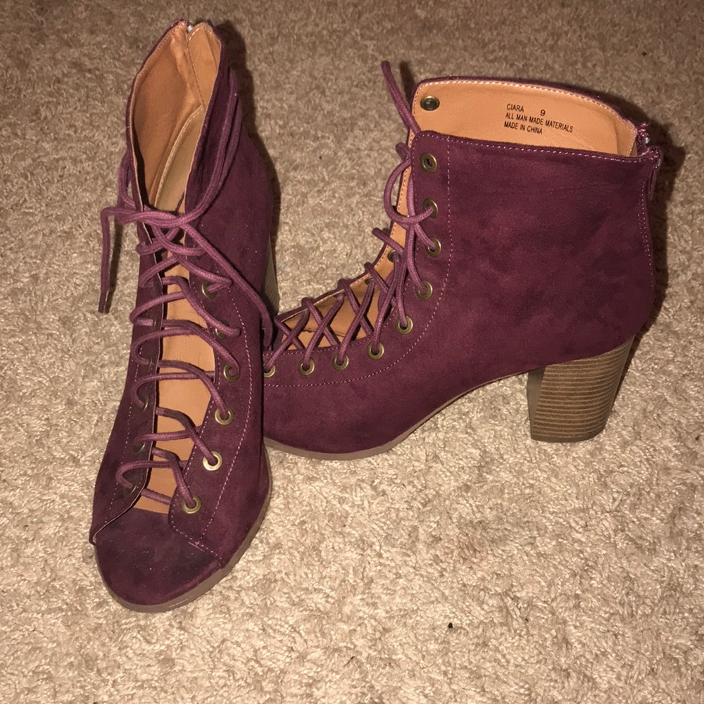 maroon booties